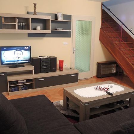 Apartment In Centre For 7 Спліт Номер фото